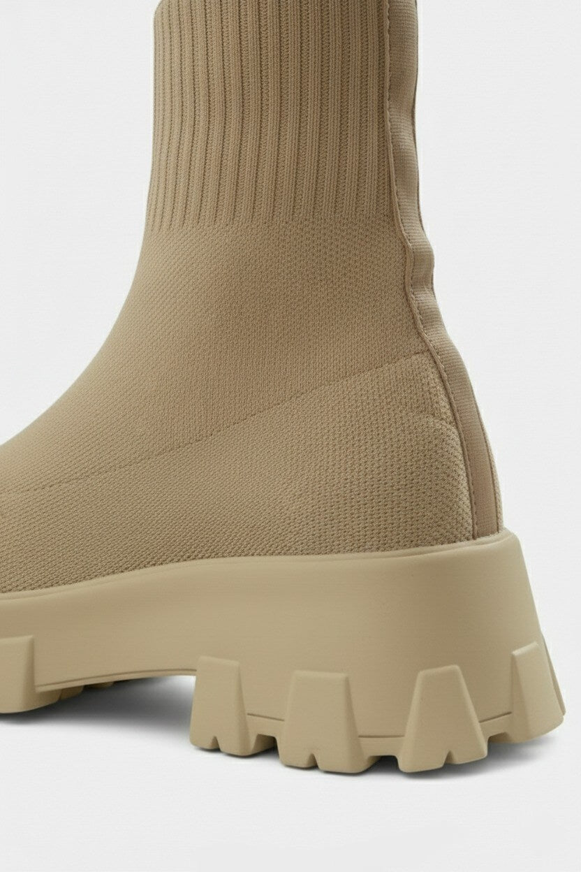 Motivating Thick-soled ankle boots with round-toe silhouette for women | Caurelle