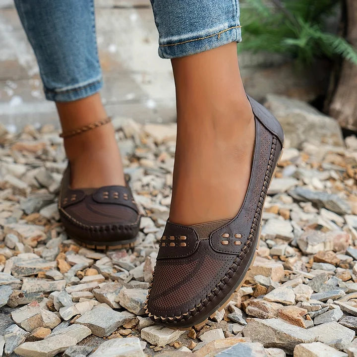 Cozy Supportive everyday shoes for women | Daria