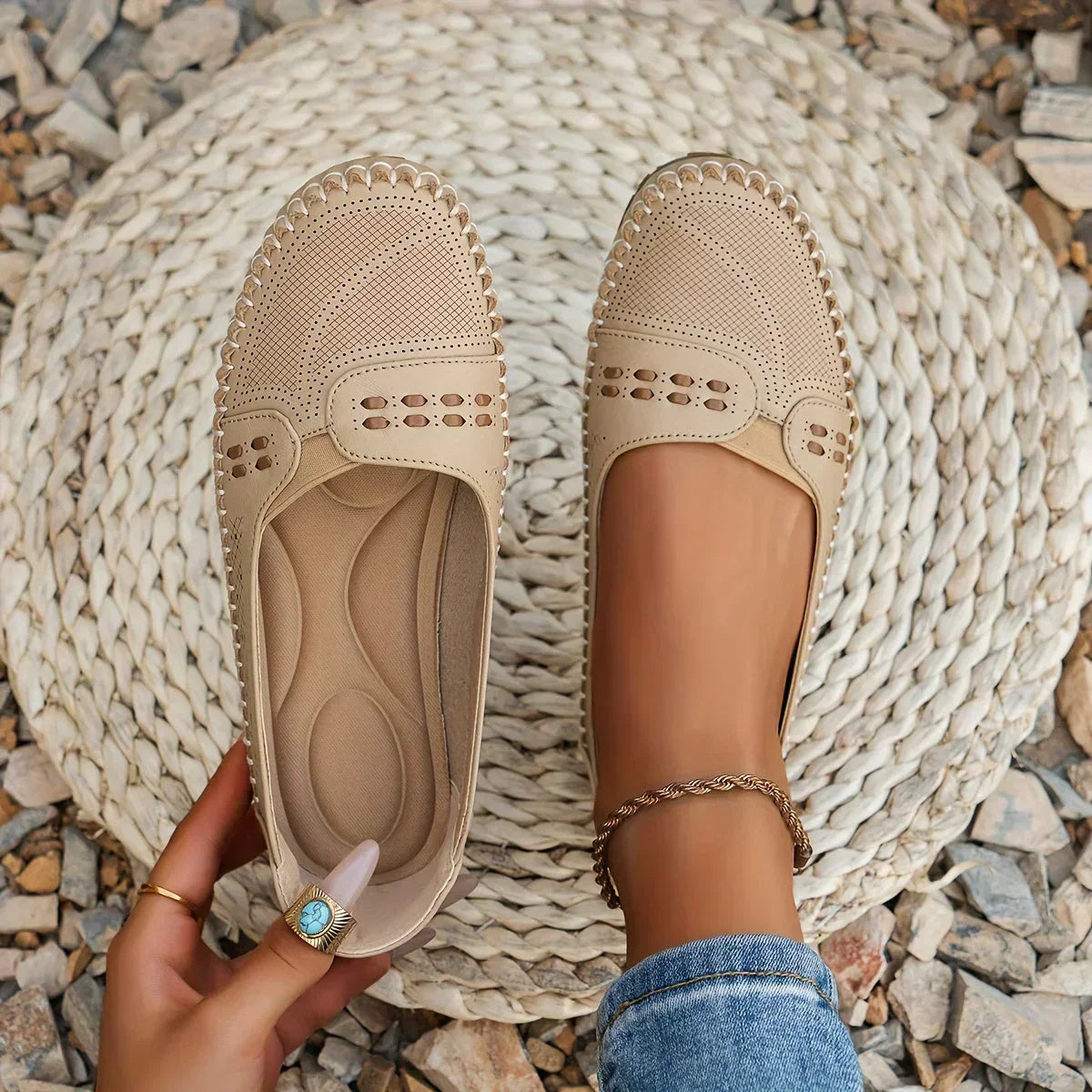 Cozy Supportive everyday shoes for women | Daria