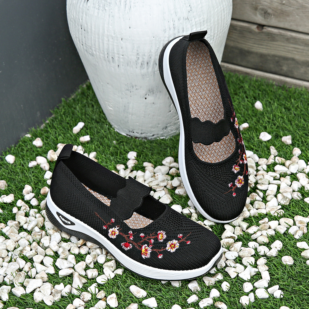 Mesmerizing Lightweight ballet flats with pointed toe for women | Tilly