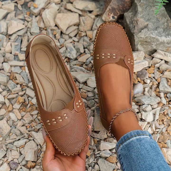 Cozy Supportive everyday shoes for women | Daria
