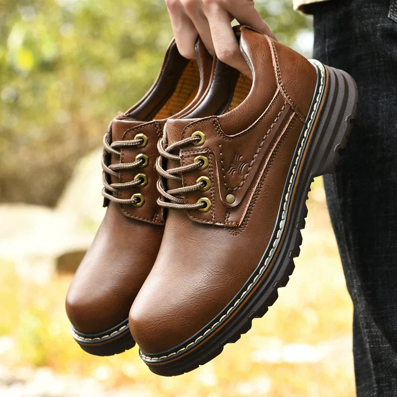 Soothing Rugged oxford shoes with classic silhouette for men | Cruz