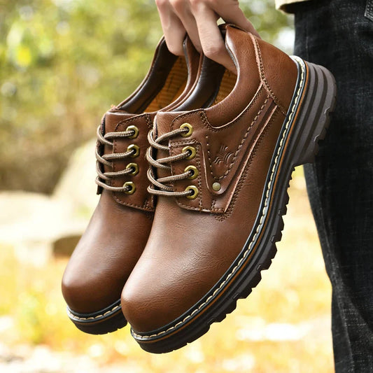 Soothing Rugged oxford shoes with classic silhouette for men | Cruz