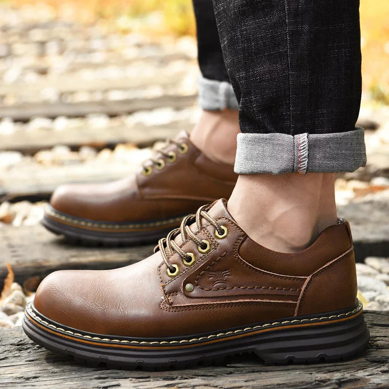 Soothing Rugged oxford shoes with classic silhouette for men | Cruz