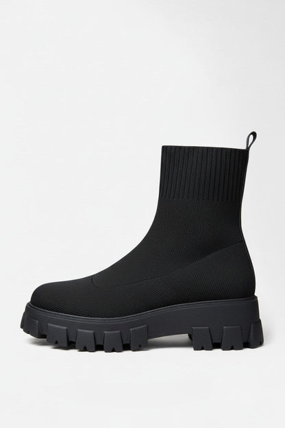 Motivating Thick-soled ankle boots with round-toe silhouette for women | Caurelle