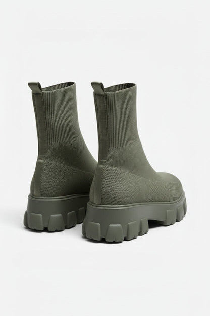Motivating Thick-soled ankle boots with round-toe silhouette for women | Caurelle