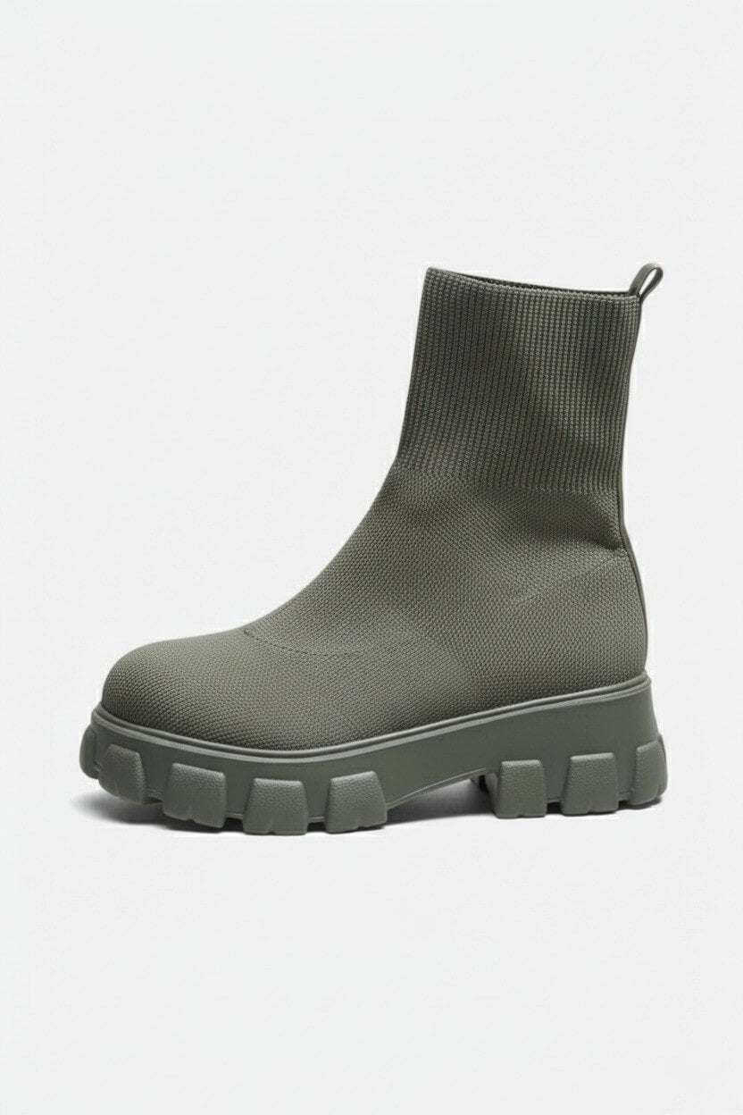Motivating Thick-soled ankle boots with round-toe silhouette for women | Caurelle