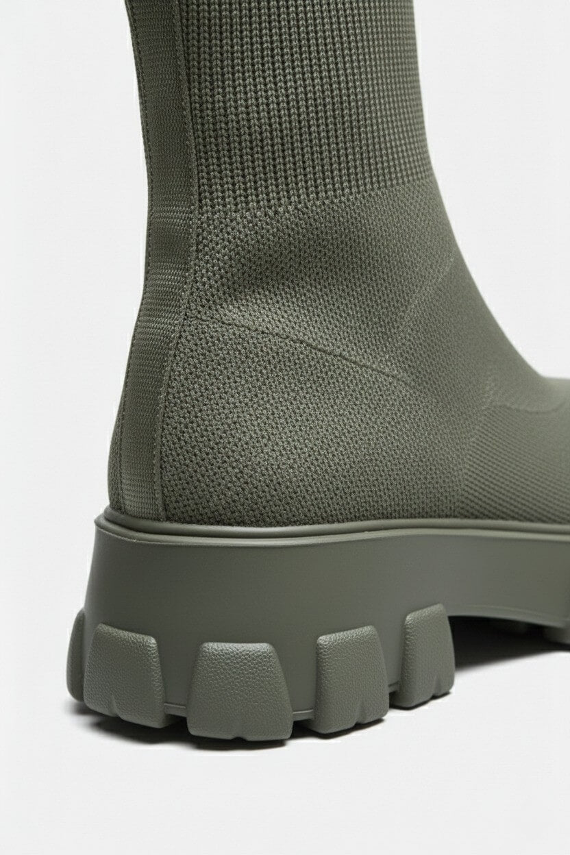 Motivating Thick-soled ankle boots with round-toe silhouette for women | Caurelle
