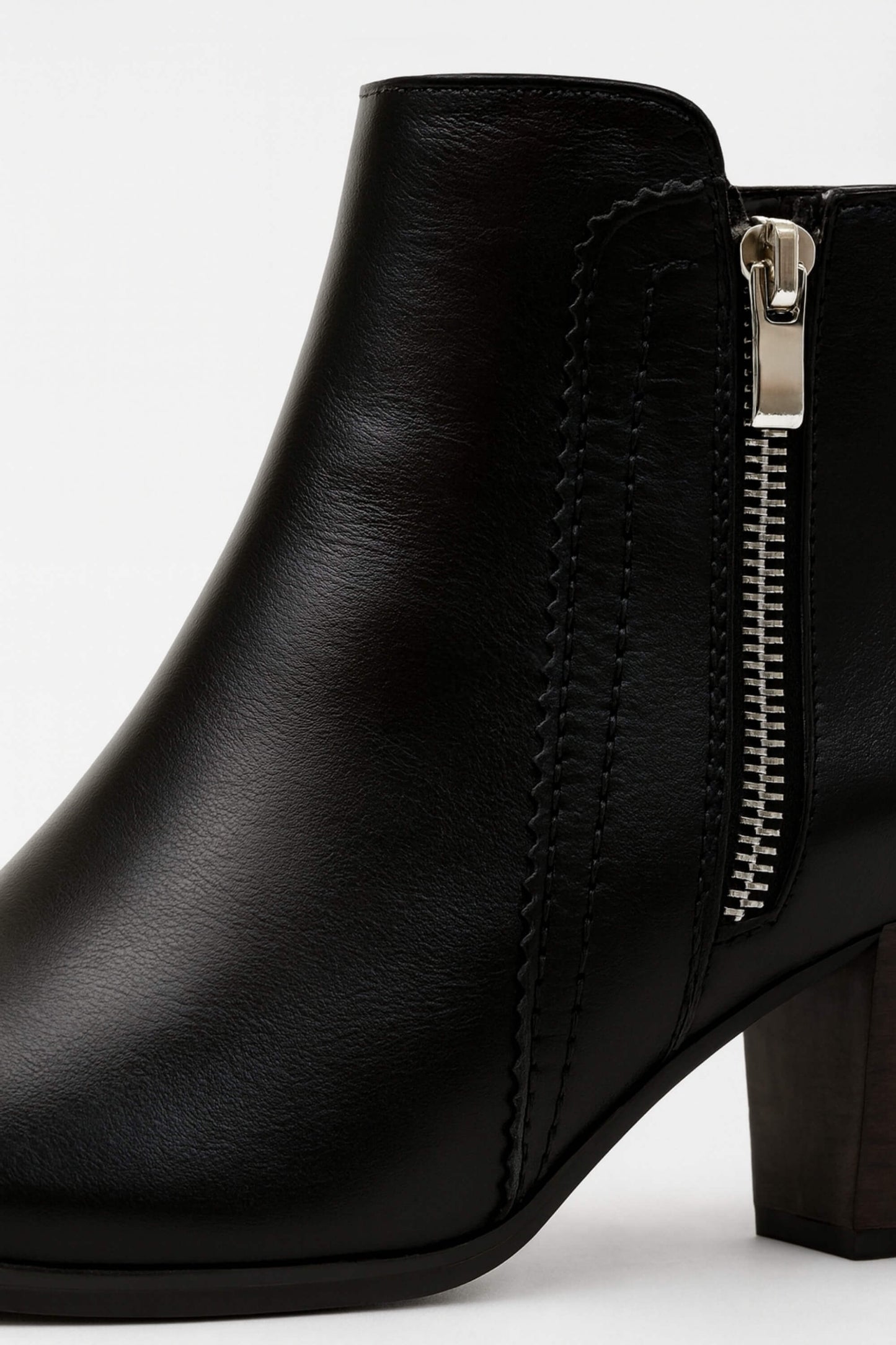 Comforting Ankle boots with chunky mid-heel for women | Caurelle