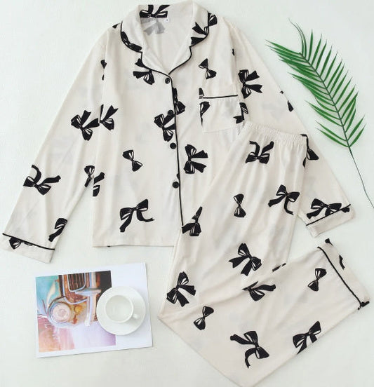 Garden Elegant long sleeve top and pyjama set for women | Elara